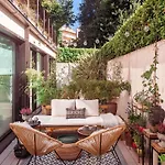 Lovely With A Big Terrace In The Heart Of Appartamento