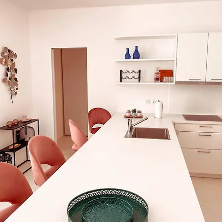 Appartamento Lovely With A Big Terrace In The Heart Of