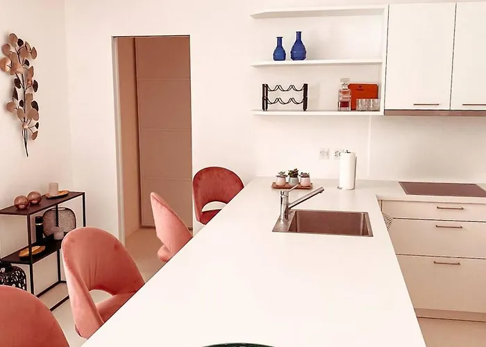 Apartment Lovely With A Big Terrace In The Heart Of