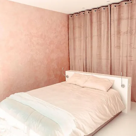 아파트 Lovely With A Big Terrace In The Heart Of